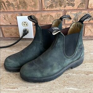 Blundstone Green Boots with Elastic Side Panels and Black Rubber Sole